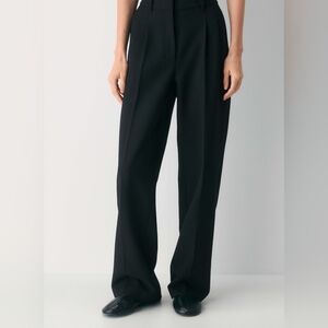 Wilfred Aritzia The Effortless Pant black wide leg pleated dress pant for work
